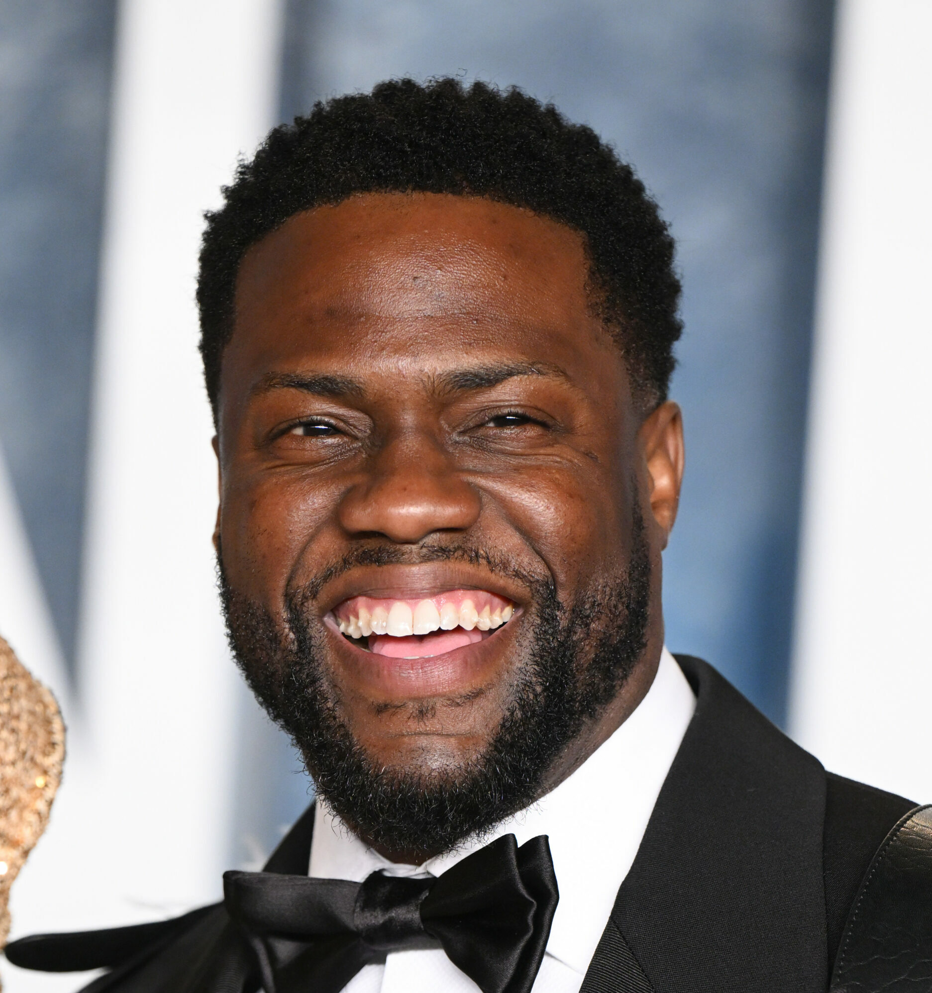 drinks-on-him:-kevin-hart’s-tequila-brand-is-eagles’-official-drink