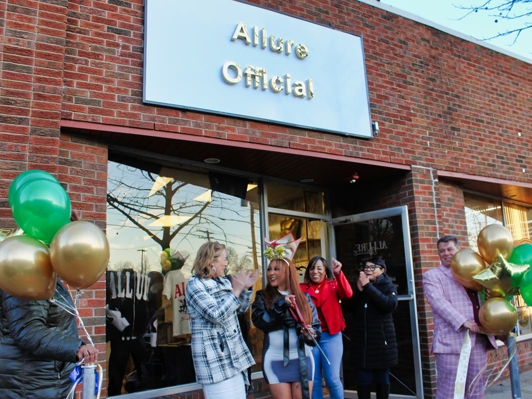 new-fashion-shop-celebrates-grand-opening-in-west-haven